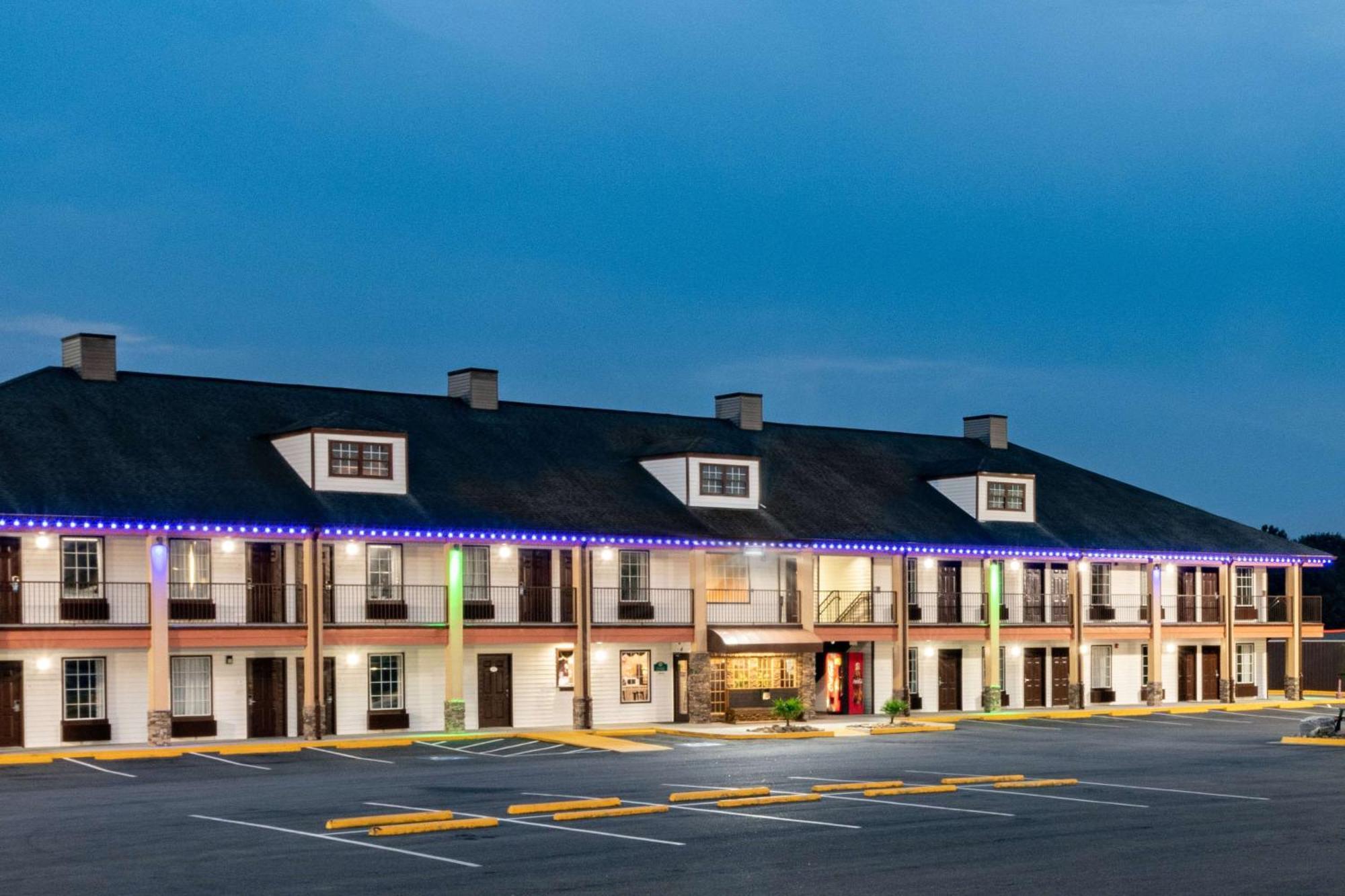 Baymont By Wyndham Commerce Ga Near Tanger Outlets Mall Εξωτερικό φωτογραφία
