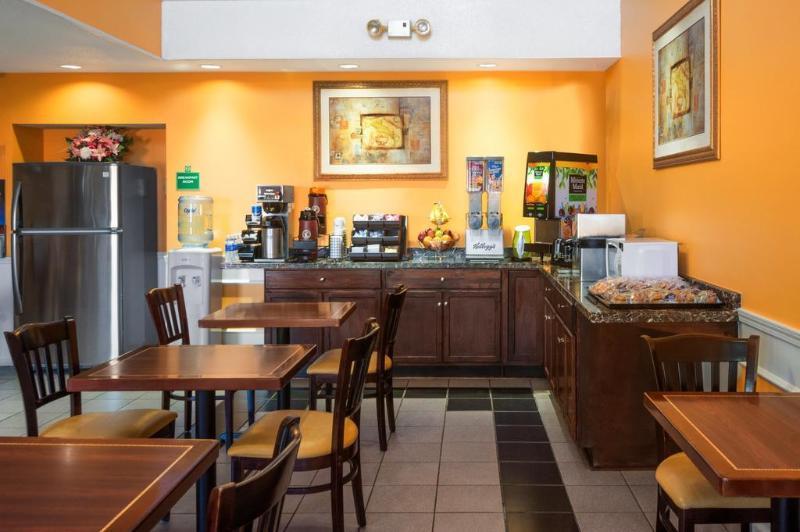 Baymont By Wyndham Commerce Ga Near Tanger Outlets Mall Εξωτερικό φωτογραφία